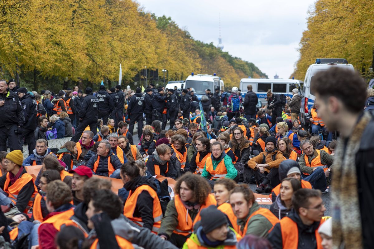 Massenbesetzung der Letzten Generation in Berlin.