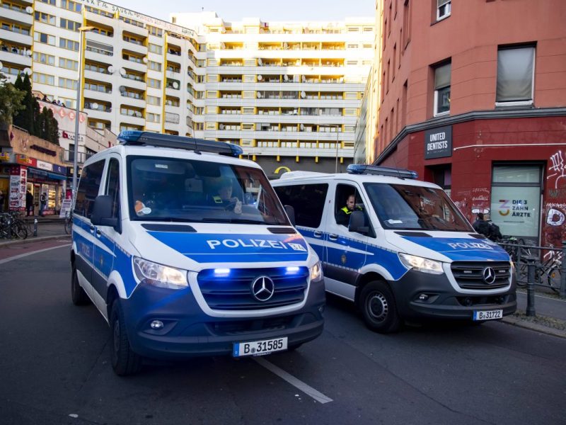 Kreuzberg: Bettler rastet völlig aus und greift Familie an – mehrere Verletzte