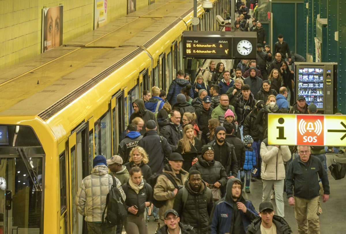 Überfüllte U-Bahnen der BVG in Berlin.