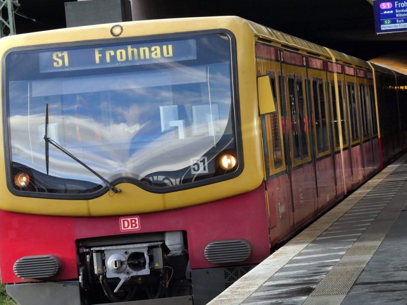 S-Bahn Berlin: Schock für mehr als 140 Fahrgäste – Angriff mit Beton-Platten