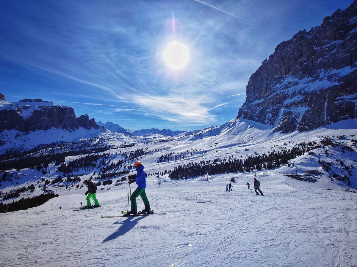 Symbolbild. Berlinerin stirbt nach Ski-Unfall in Österreich.