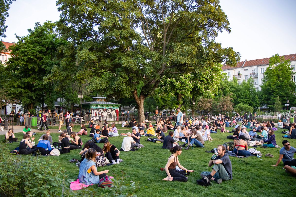 Der Boxhagener Platz in Berlin ist ein beliebter Ort bei Einheimischen und Touristen.